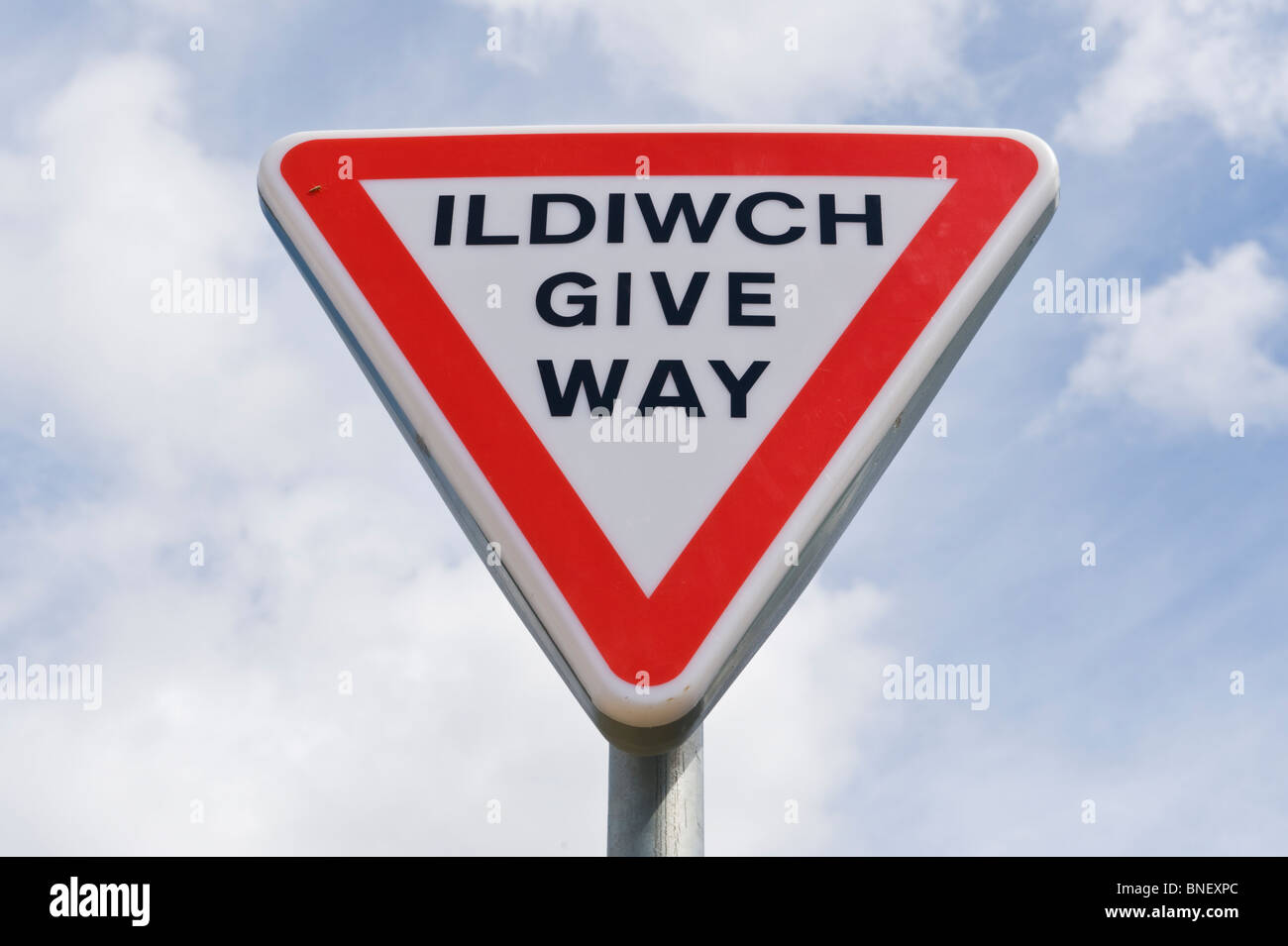 Welsh sign give way hires stock photography and images Alamy
